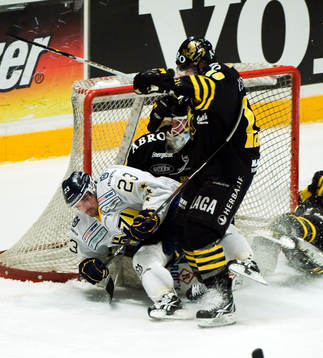 Fredrik Bremberg, HV71 och Kent McDonell,  AIK