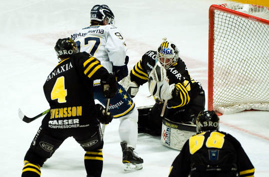 Per Ledin, HV71 och Viktor Fast, målvakt, AIK