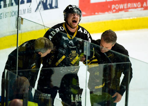 Johannes Salmonsson, AIK leds skadad av isen