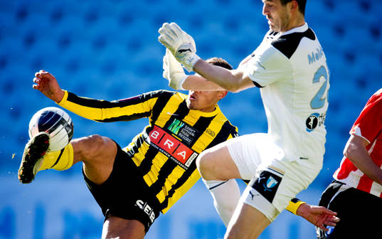 Mathias Ranégie, Häcken gör 0-1 bakom Dusan Melichárek,