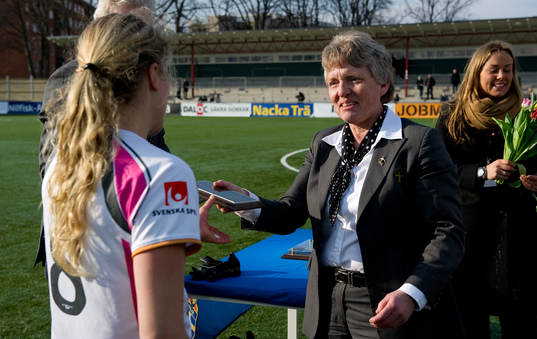 Priserna delas ut av Susanne Erlandsson