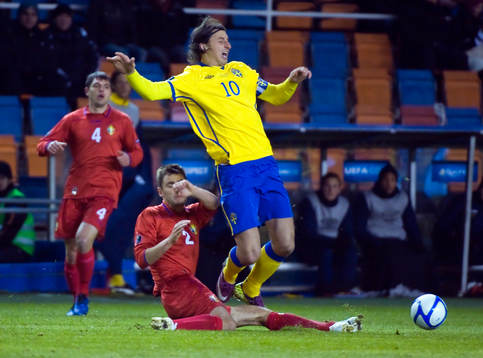 Igor Armasü, Moldavien och Zlatan Ibrahimovic, Sverige