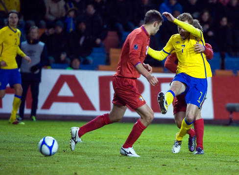 Sebastian Larsson, Sverige gör 2-0