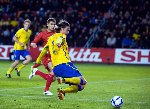 Mikael Lustig, Sverige på väg att göra 1-0