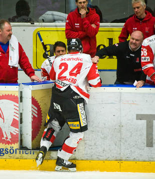 Peter Andersson, tränare drar in busen Conny Strömberg,