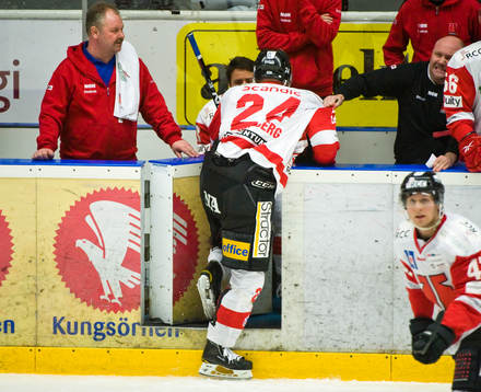 Peter Andersson, tränare drar in busen Conny Strömberg,