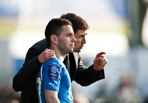 Josep Clotet Ruiz, tränare, ger goda råd till José Zamora