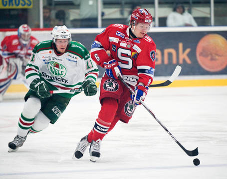 Timo Seppänen, Södertälje, jagas av Alexander Johansson,