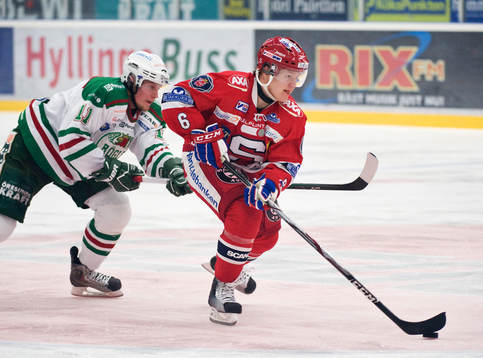 Timo Seppänen, Södertälje, jagas av Alexander Johansson,