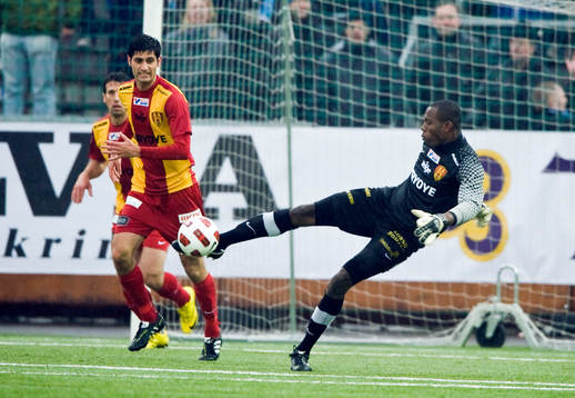Rabi Elia och Dwayne Miller, målvakt, Syrianska
