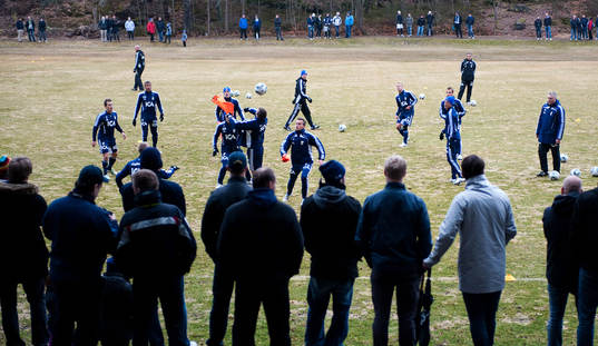 Många supportrar på plats. Supporter