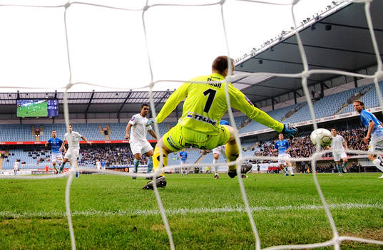 Wilton Figueiredo, Malmö FF placerar bollen bakom Fredrik