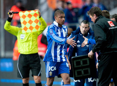 Mikael Dyrestam, IFK Göteborg, går ut skadad