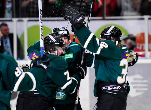 Bläddra bland fler bilder av Ishockey, Elitserien, SM-final 1, Färjestad - Skellefteå