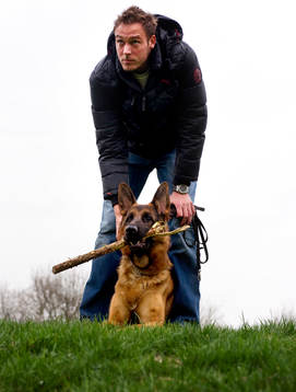 Andreas Granqvist i Groningen med hunden Dexter