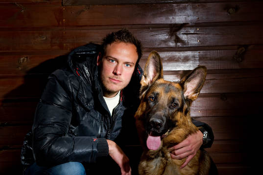 Andreas Granqvist i Groningen med hunden Dexter