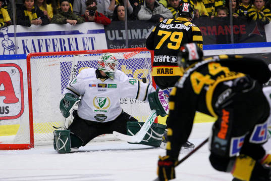 Tim Erixon, Skellefteå, gör 1-1 mot Färjestad