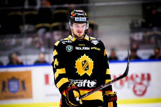 TIm Erixon, Skellefteå, kollar in klubbvinkeln