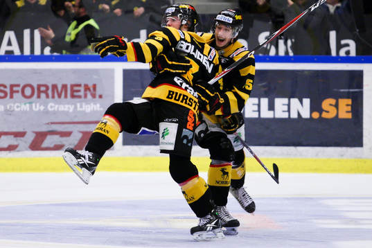 Niclas Burström, Skellefteå, gör 2-2 jubel med Melker
