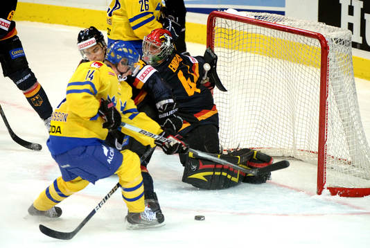 Simon Hjalmarsson, Sverige, Dennis Endras, målvakt,