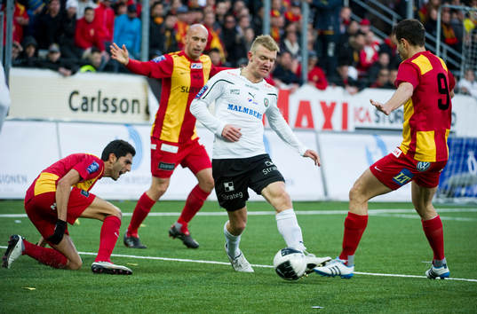 Michael Almebäck, Örebro fintar sig ur Syrianskas försvar