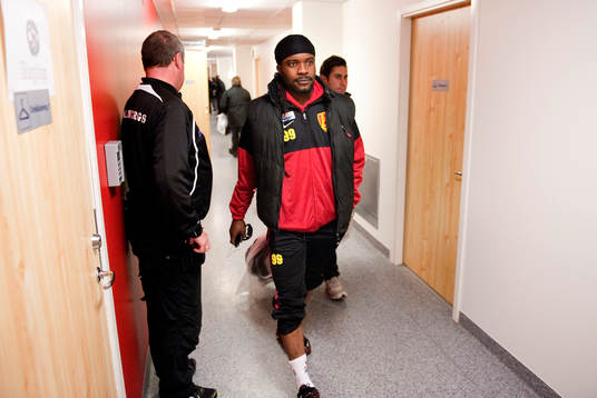 Peter Ijeh, Syrianska lämnar med ambulanspersonal till