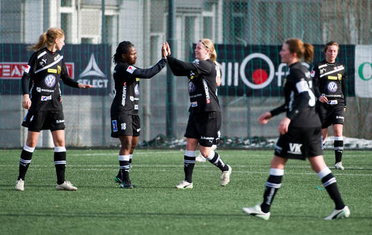 Bläddra bland fler bilder av Fotboll, Dam, Damallsvenskan, Hammarby - Umeå