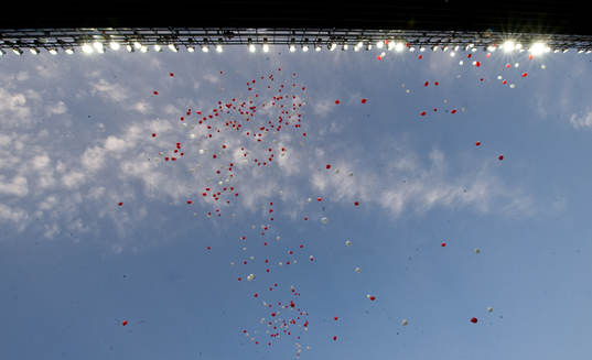 Guldfågeln Arena, invigning, ballonger