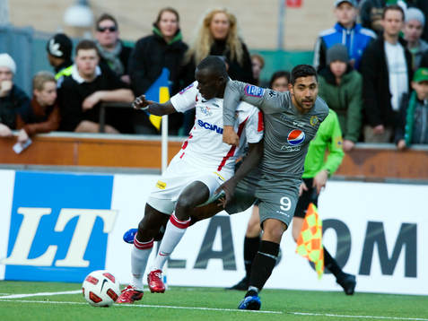 Mohammed Mbye, Assyriska och Sebastian Castro-Tello,