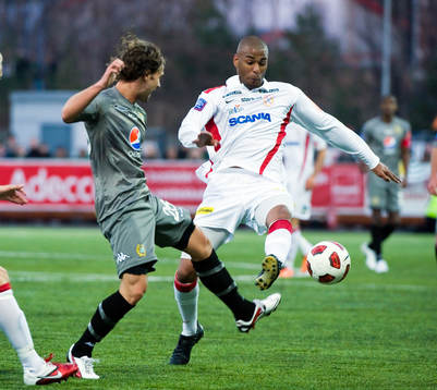 Simon Helg, Hammarby och Kyle Konwea,  Assyriska