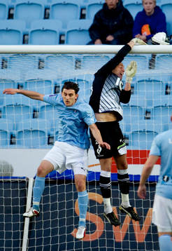 Agon Mehmeti, Malmö FF, C Nauzet Perez, målvakt Halmstad