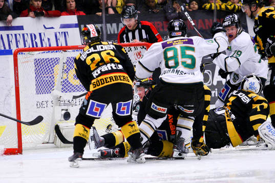 Mikael Johansson, Färjestad, avgör på övertid