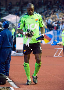 Pa Dembo Touray, målvakt, Djurgården utvisad
