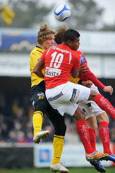 Tobias Grahn, Mjällby, och Ricardo Santos, Kalmar, i
