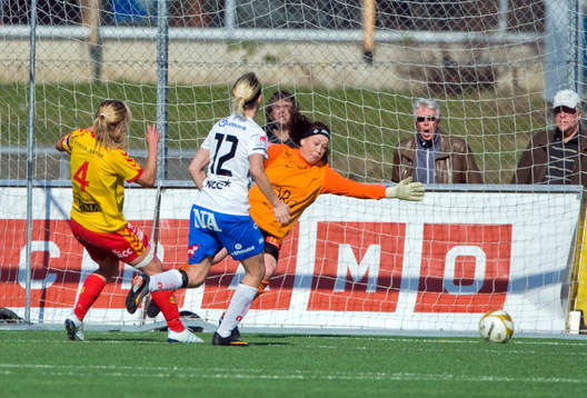Elin Ekblom Bak, Tyresö gör 2-1 på Nina Fellbrandt,