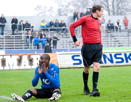 Tidig utvisning, Joe Sise, Halmstad, domare Andreas Ekberg