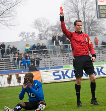 Utvisning, Joe Sise, Halmstad, Andreas Ekberg, domare,