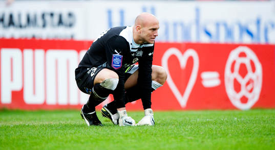 C. Nauzet Perez, målvakt,  depp