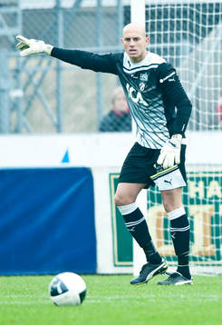 C. Nauzet Perez, Målvakt