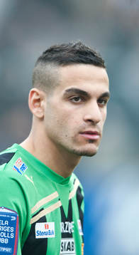 Mervan Celik, Gais
