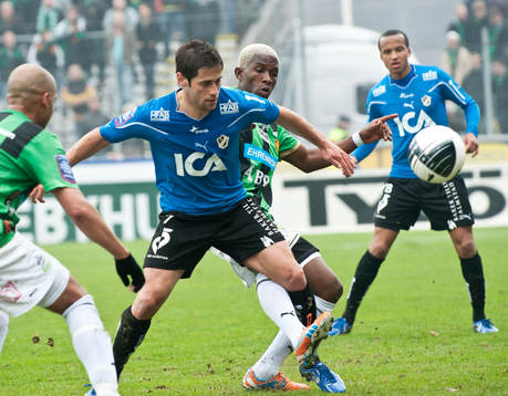 Michael Görlitz, Halmstad, fastnar i Eric Bassombeng, Gais