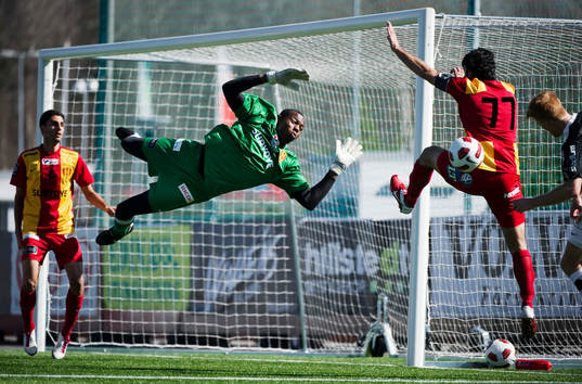 Bläddra bland fler bilder av Fotboll, Allsvenskan, Syrianska - Häcken