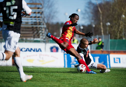 Peter Ijeh, Syrianska, skjuter mot mål
