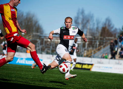 Kari Arkivuo, Häcken, jagar bollen