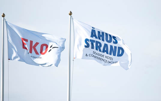Sponsorflaggor, Eko, Åhus strand, reklam, sponsor, flagga