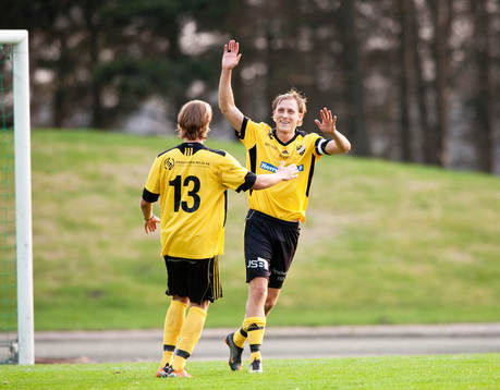 Straff, 2-0, Bobby Alm Nilsson, som låter Tokelo "Tike"