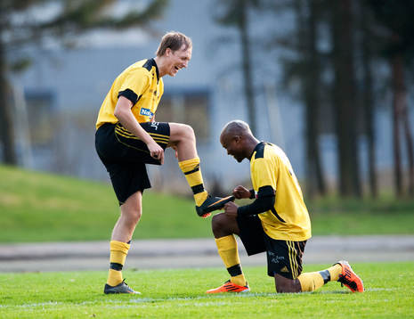 Straff, 2-0, Bobby Alm Nilsson, som låter Tokelo "Tike"