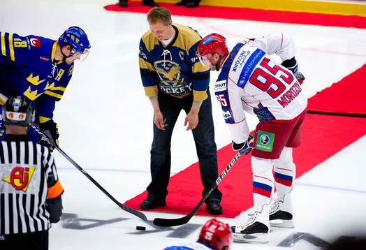 Tomas Sandström, släpper pucken