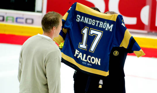 Tomas Sandström får sin tröja i hall of fame