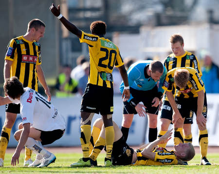 Tom Söderberg, Häcken, nickar ihop och blöder